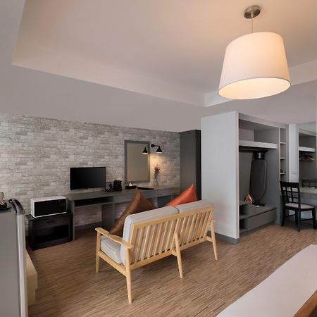 Journeyhub Pattaya Central Екстериор снимка