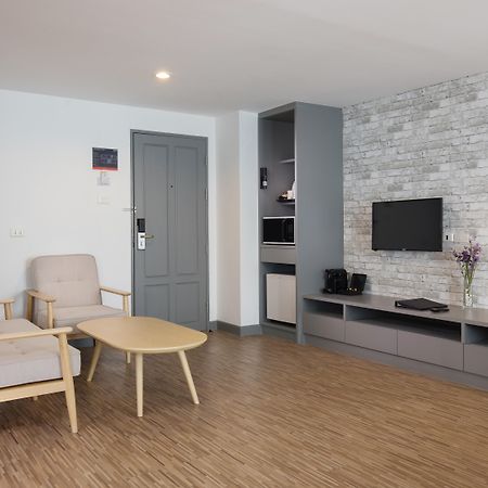 Journeyhub Pattaya Central Екстериор снимка