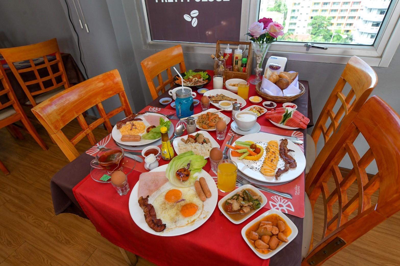 Journeyhub Pattaya Central Екстериор снимка