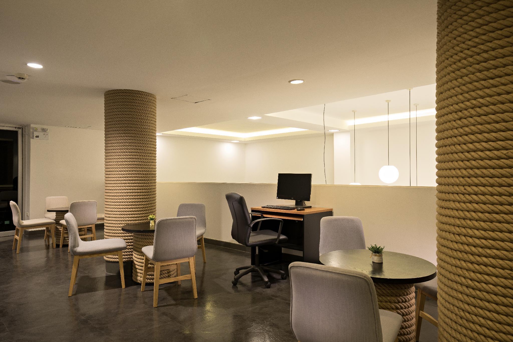 Journeyhub Pattaya Central Екстериор снимка