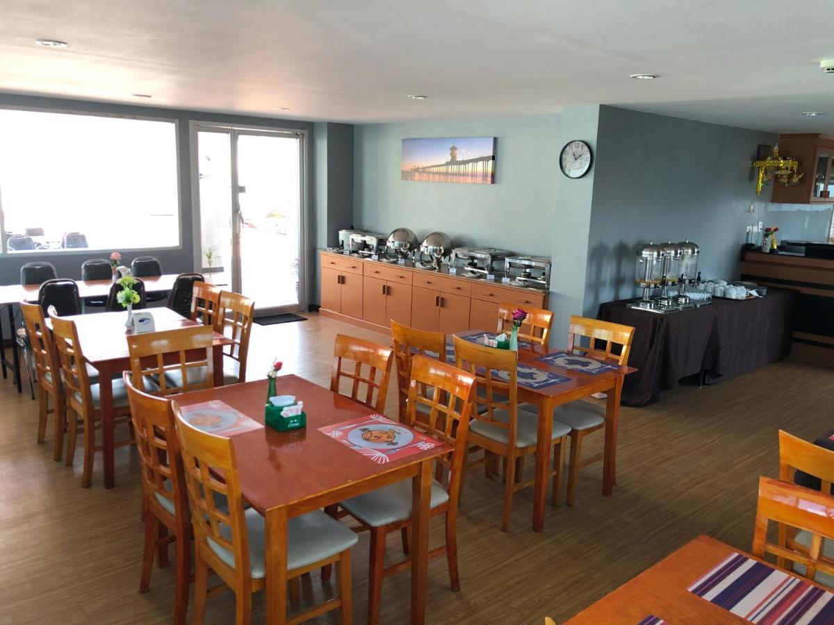 Journeyhub Pattaya Central Екстериор снимка