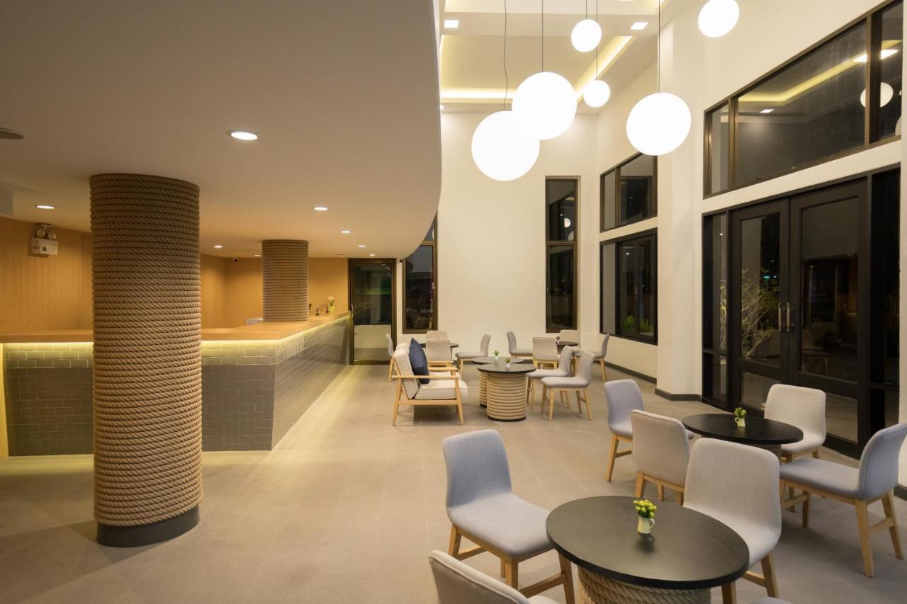Journeyhub Pattaya Central Екстериор снимка